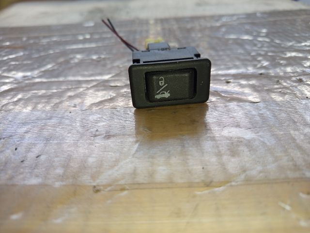 bontott NISSAN PRIMERA Csomagtérajtó Kapcsoló