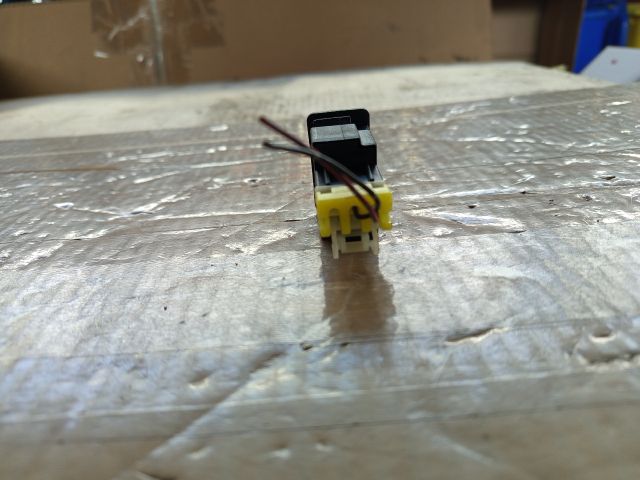 bontott NISSAN PRIMERA Csomagtérajtó Kapcsoló