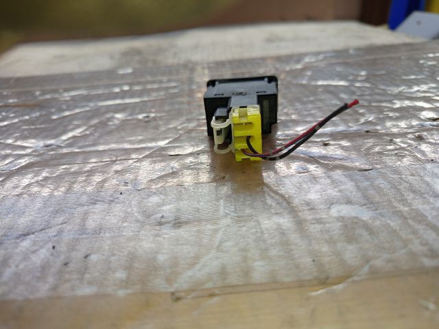 bontott NISSAN PRIMERA Csomagtérajtó Kapcsoló