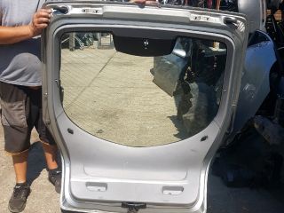 bontott NISSAN PRIMERA Csomagtérajtó (Részeivel)