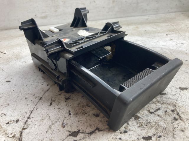 bontott NISSAN PRIMERA Első Hamutartó