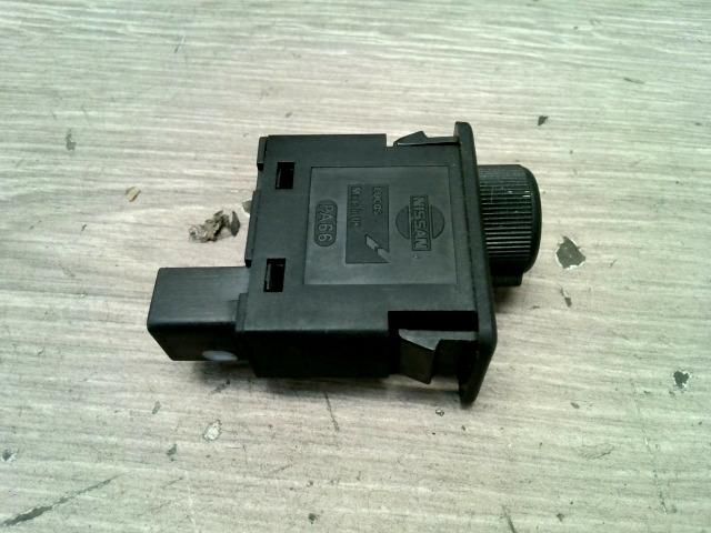 bontott NISSAN PRIMERA Fényszórómagasság Állító Kapcsoló