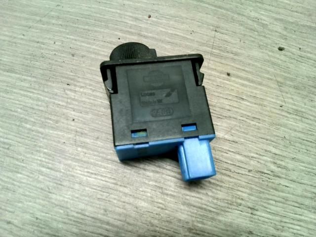 bontott NISSAN PRIMERA Fényszórómagasság Állító Kapcsoló