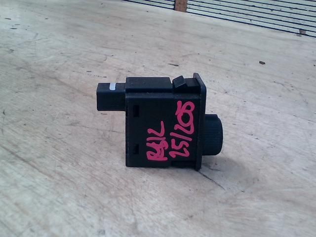 bontott NISSAN PRIMERA Fényszórómagasság Állító Kapcsoló