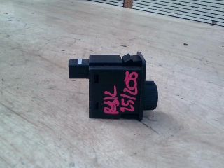 bontott NISSAN PRIMERA Fényszórómagasság Állító Kapcsoló