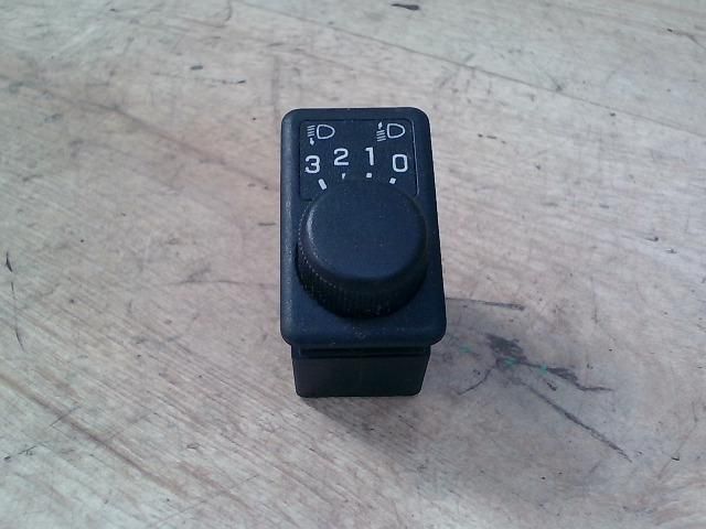 bontott NISSAN PRIMERA Fényszórómagasság Állító Kapcsoló