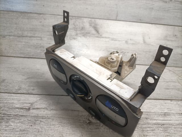 bontott NISSAN PRIMERA Fűtéskapcsoló (digit klímás)