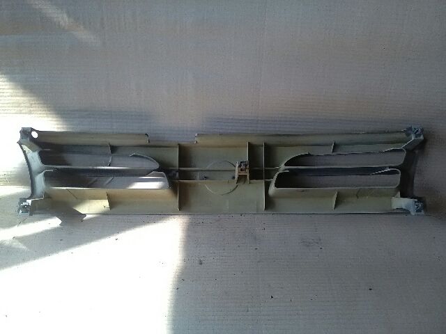 bontott NISSAN PRIMERA Hűtőrács