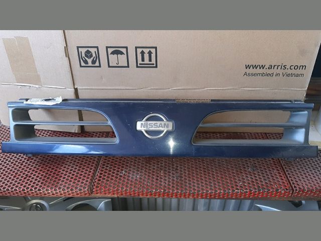 bontott NISSAN PRIMERA Hűtőrács