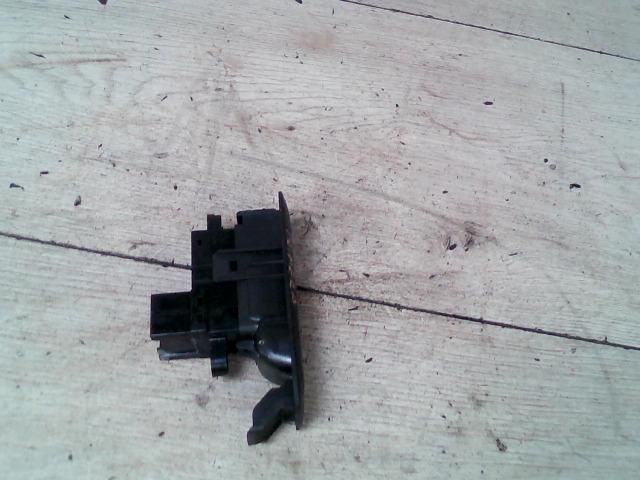 bontott NISSAN PRIMERA Jobb első Ablakemelő Kapcsoló