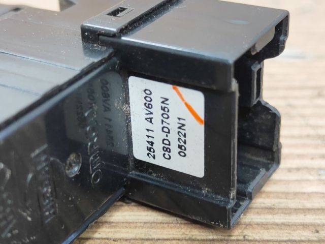 bontott NISSAN PRIMERA Jobb első Ablakemelő Kapcsoló