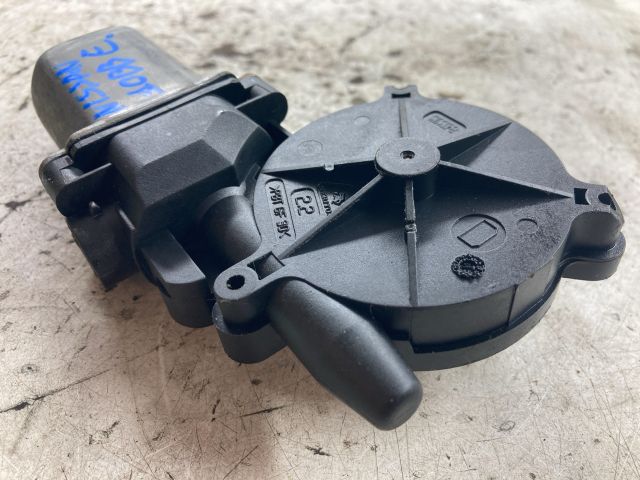 bontott NISSAN PRIMERA Jobb első Ablakemelő Motor