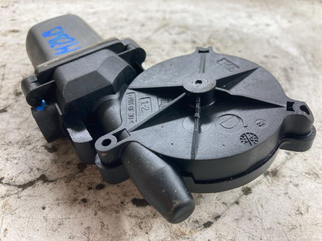 bontott NISSAN PRIMERA Jobb első Ablakemelő Motor