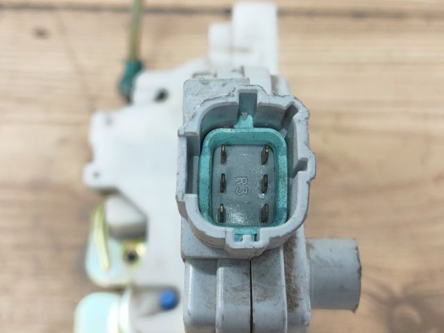 bontott NISSAN PRIMERA Jobb első Ajtózár