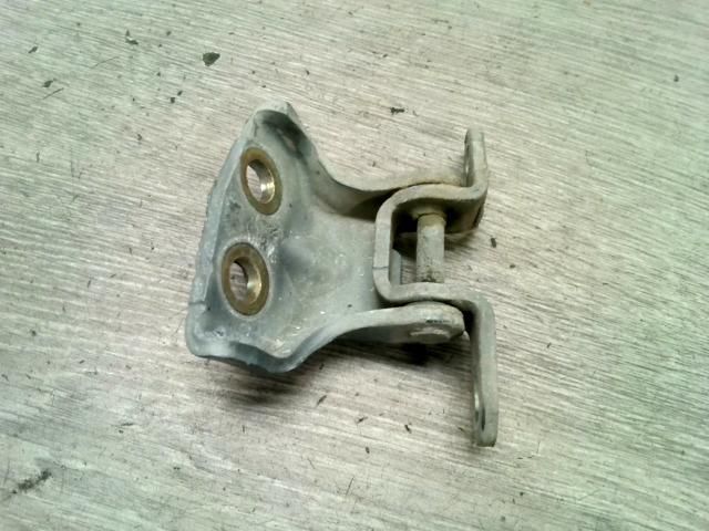 bontott NISSAN PRIMERA Jobb első Alsó Zsanér