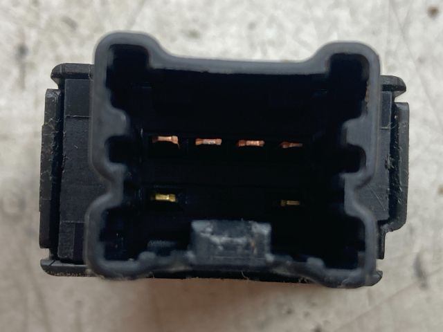 bontott NISSAN PRIMERA Jobb első Ülésfűtés Kapcsoló