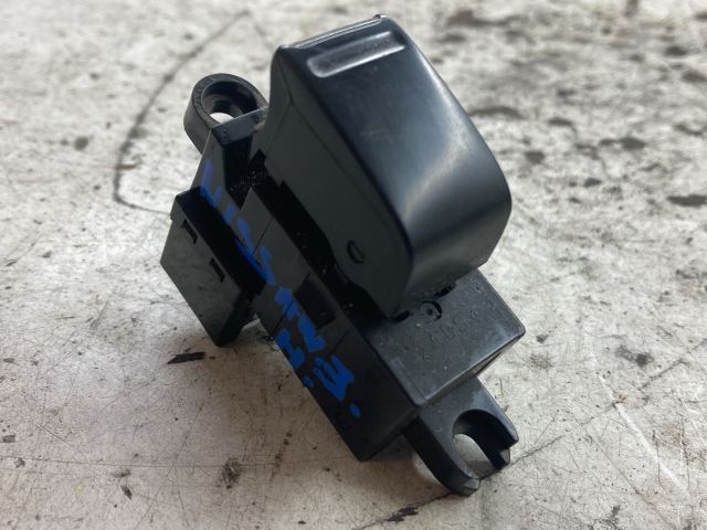 bontott NISSAN PRIMERA Jobb hátsó Ablakemelő Kapcsoló