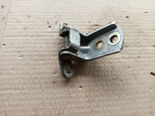 bontott NISSAN PRIMERA Jobb hátsó Alsó Zsanér