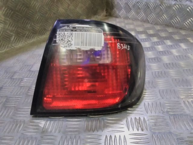 bontott NISSAN PRIMERA Jobb Külső Hátsó Lámpa