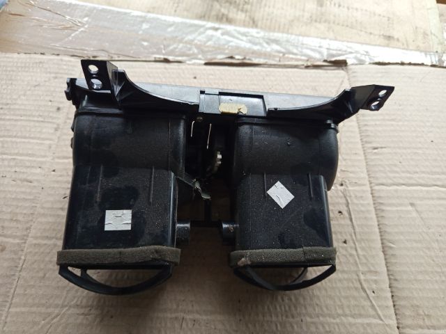 bontott NISSAN PRIMERA Középső Szellőző