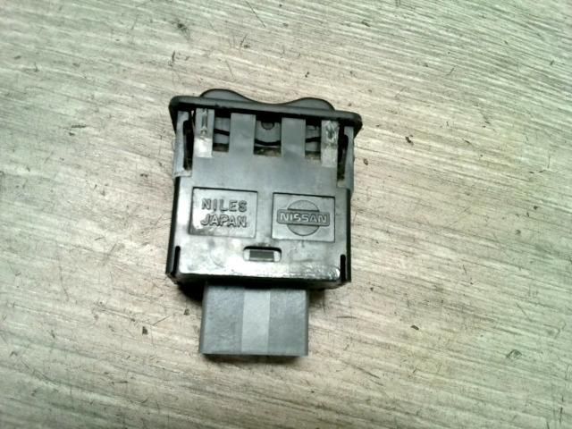 bontott NISSAN PRIMERA Központizár Kapcsoló