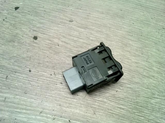 bontott NISSAN PRIMERA Központizár Kapcsoló