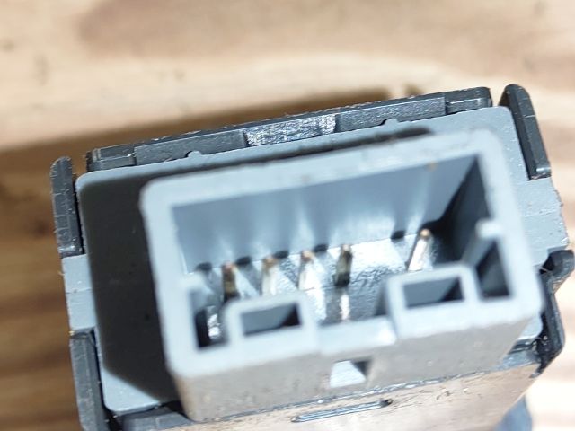 bontott NISSAN PRIMERA Központizár Kapcsoló