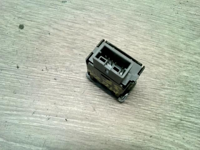 bontott NISSAN PRIMERA Központizár Kapcsoló