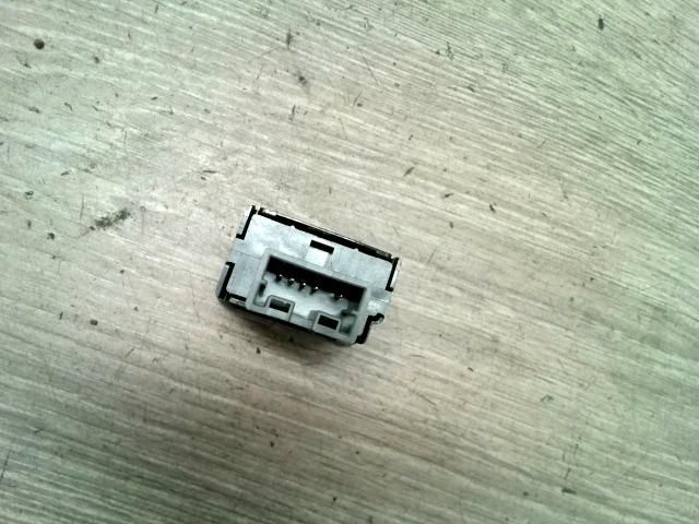 bontott NISSAN PRIMERA Központizár Kapcsoló