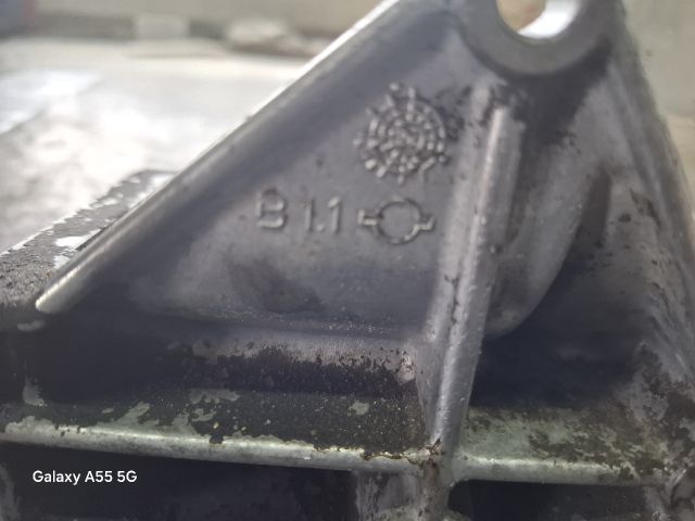 bontott NISSAN PRIMERA Tartó Bak