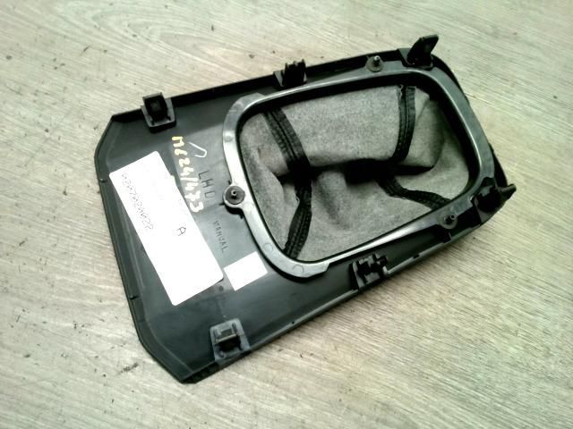 bontott NISSAN PRIMERA Váltószoknya Rögzítő Keret