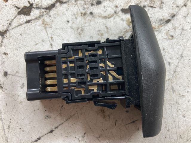 bontott NISSAN PRIMERA Vészvillogó Kapcsoló