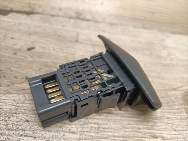 bontott NISSAN PRIMERA Vészvillogó Kapcsoló