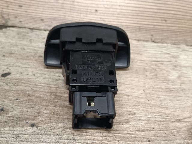 bontott NISSAN PRIMERA Vészvillogó Kapcsoló