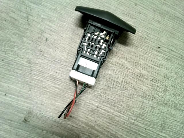 bontott NISSAN PRIMERA Vészvillogó Kapcsoló