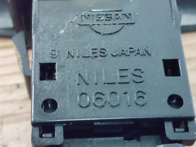 bontott NISSAN PRIMERA Vészvillogó Kapcsoló