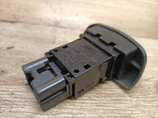 bontott NISSAN PRIMERA Vészvillogó Kapcsoló