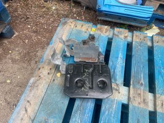 bontott NISSAN PULSAR Akkumulátor Tartó