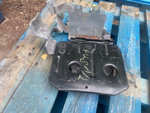 bontott NISSAN PULSAR Akkumulátor Tartó