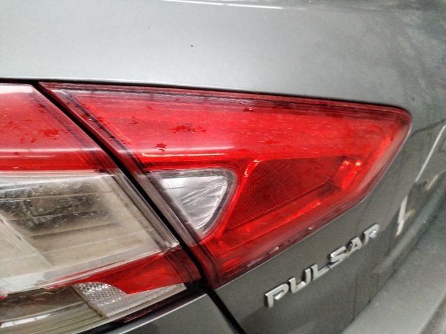 bontott NISSAN PULSAR Bal Belső Hátsó Lámpa