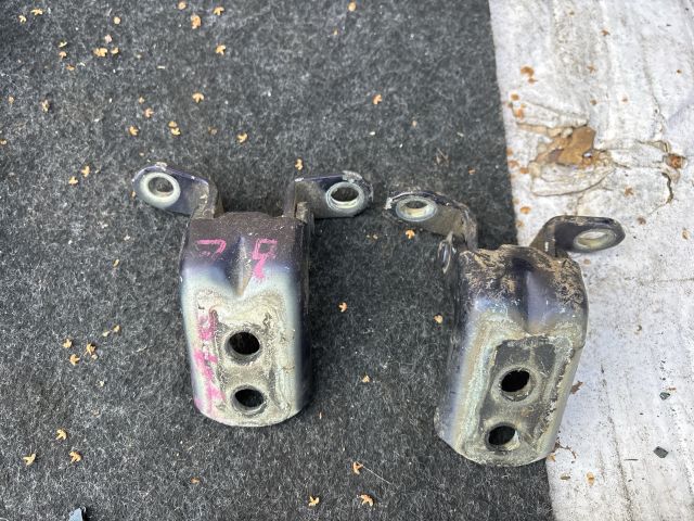 bontott NISSAN PULSAR Bal első Zsanér