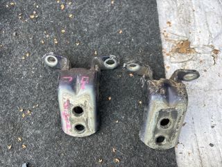 bontott NISSAN PULSAR Bal első Zsanér