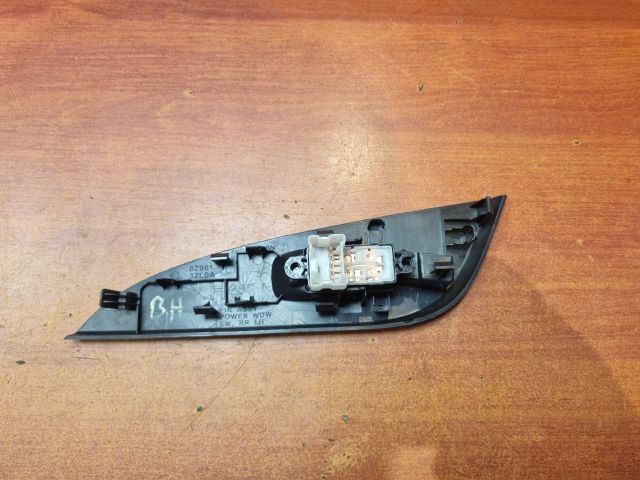 bontott NISSAN PULSAR Bal hátsó Ablakemelő Kapcsoló