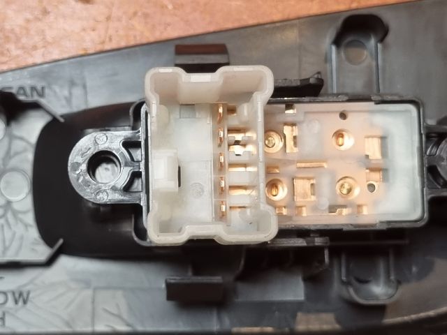 bontott NISSAN PULSAR Bal hátsó Ablakemelő Kapcsoló