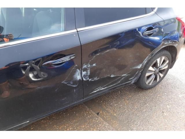 bontott NISSAN PULSAR Bal hátsó Vízlehúzó Gumicsík