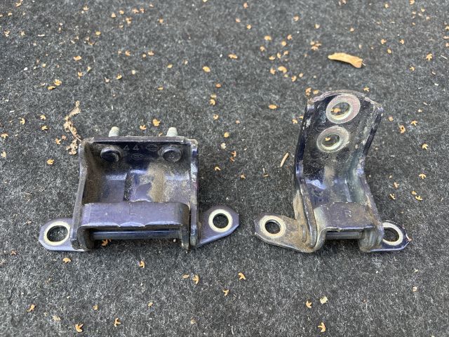 bontott NISSAN PULSAR Bal hátsó Zsanér