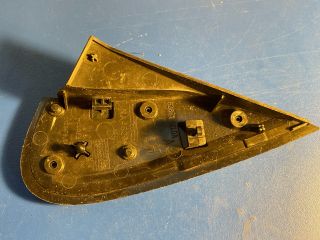 bontott NISSAN PULSAR Bal Sárvédő Csavar Burkolat