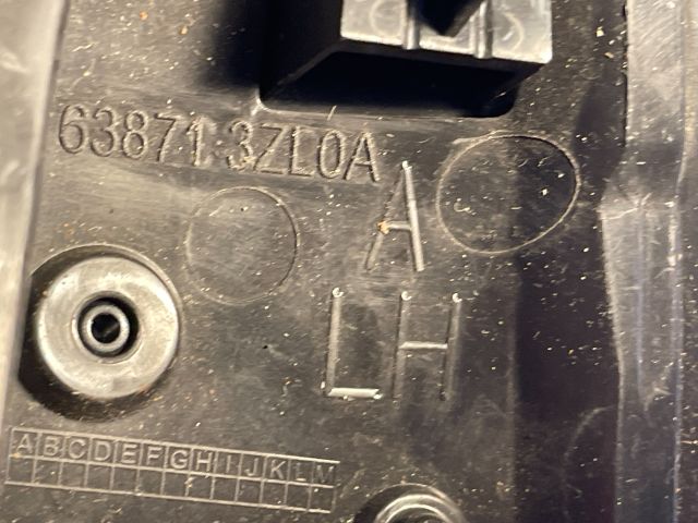 bontott NISSAN PULSAR Bal Sárvédő Csavar Burkolat