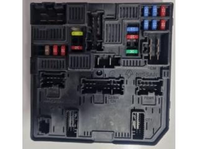 bontott NISSAN PULSAR Biztosítéktábla Utastér