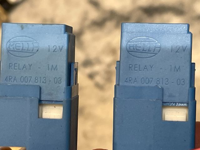 bontott NISSAN PULSAR Biztosítéktábla Utastér